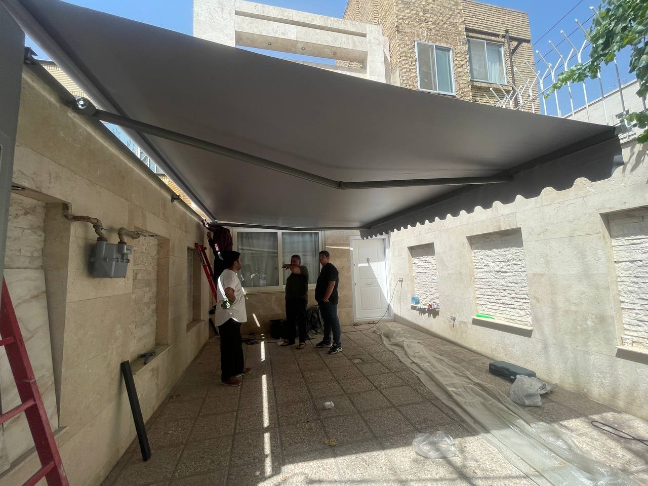 نصب سایبان و سقف متحرک